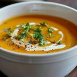 Il brodo e le zuppe possono davvero accelerare la guarigione dall’influenza e migliorare il benessere