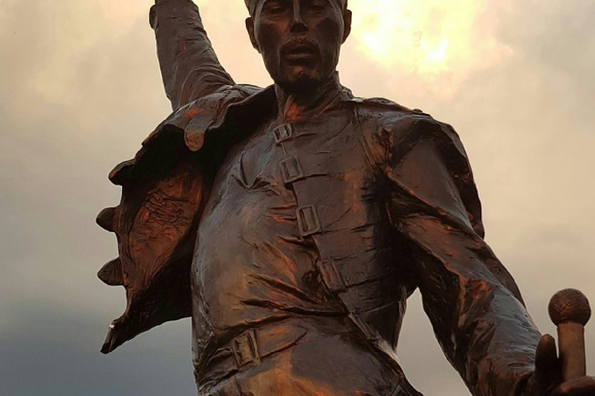 La città sul lago che ha ispirato Freddie Mercury: atmosfere natalizie di musica e luci magiche