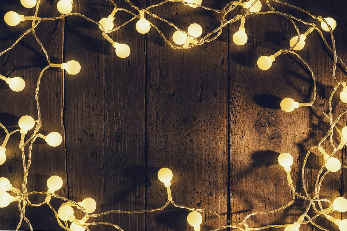 Errori più comuni durante l’installazione delle luci natalizie e consigli per tutelare la casa