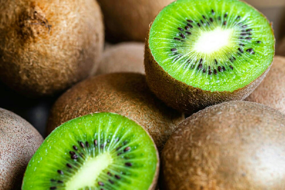 Il kiwi è l’unico frutto capace di migliorare il transito intestinale in modo naturale: scopri perché