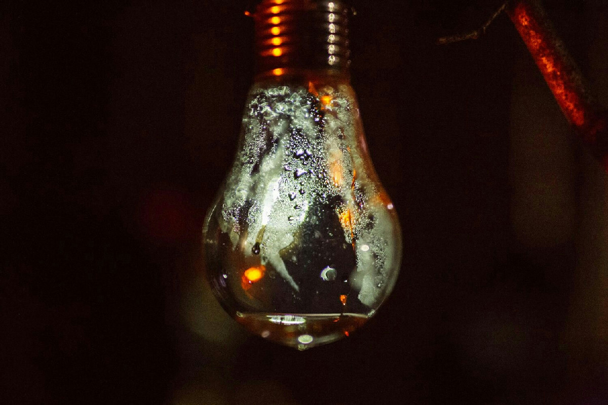 Lampada spenta senza luce: guida pratica per riaccenderla rapidamente senza fatica