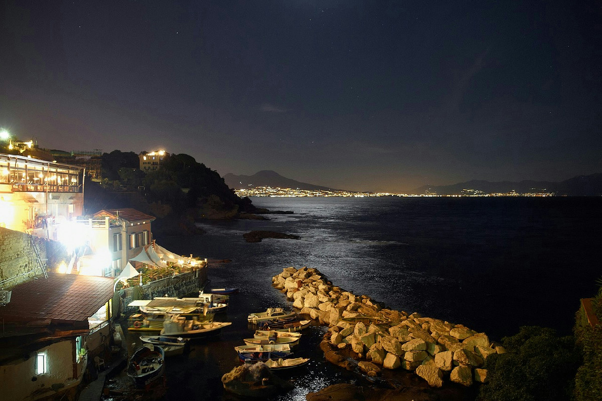 Napoli a Natale 2025 si accende di magia: concerti, mostre d’arte e sapori tradizionali unici