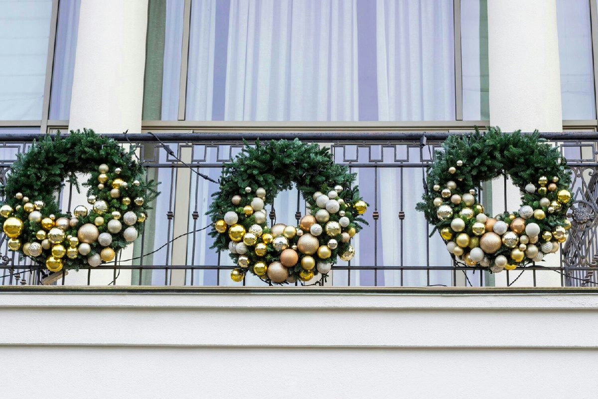 Norme condominiali sugli allestimenti e le decorazioni nei balconi privati: cosa stabiliscono le regole