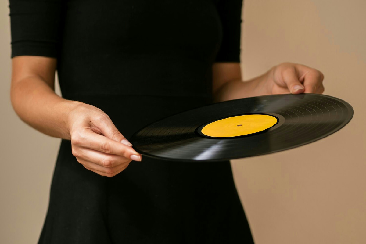Il ritorno del vinile rilancia la pirateria musicale classica su larga scala in tutto il mondo