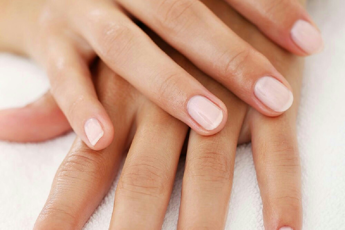 Smalto dopo i 40 anni: tonalità ideali per valorizzare le mani e colori da evitare