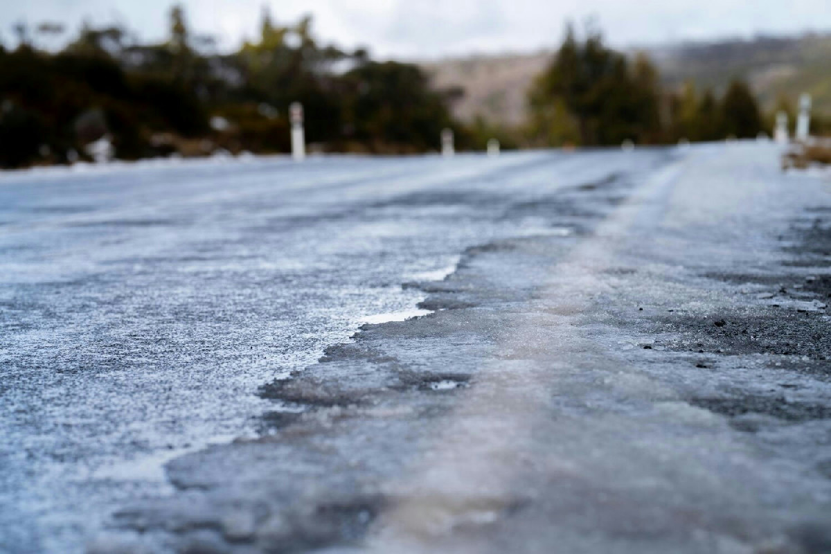 Zone a rischio gelo estremo nel 2026: le restrizioni al movimento per restare al caldo